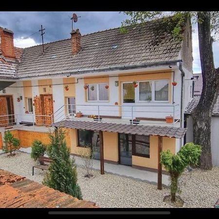 La Nuc O Camera Săcele Eksteriør billede